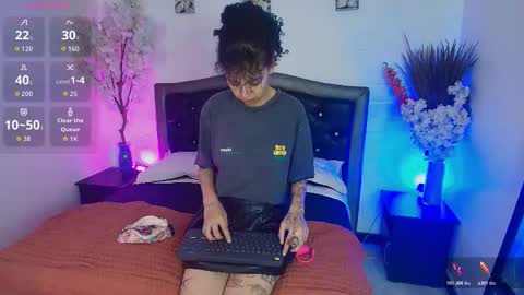 Snapshot of hannahblue_ chatting on 02.16.26 HannahBlue online show from 02.16.26