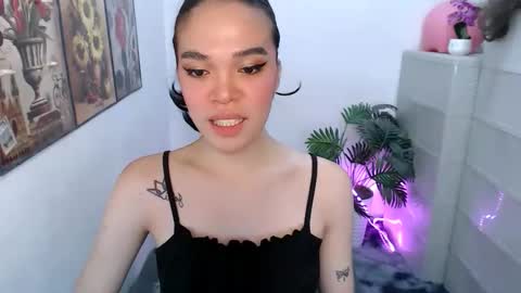 Snapshot of hannahforyou chatting on 05.04.26 HANNAH online show from 05.04.26