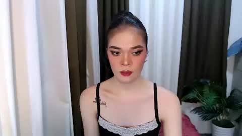 Snapshot of hannahforyou chatting on 05.11.26 HANNAH online show from 05.11.26