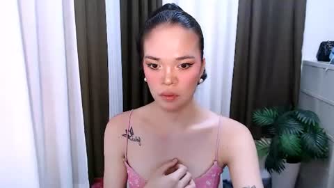 Snapshot of hannahforyou chatting on 05.19.26 HANNAH online show from 05.19.26