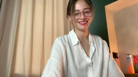 Snapshot of hannahinto chatting on 05.05.26 hannahinto online show from 05.05.26