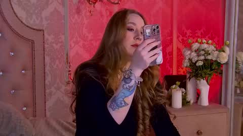 Snapshot of hannahmonttana chatting on 11.04.25 Pearl online show from 11.04.25