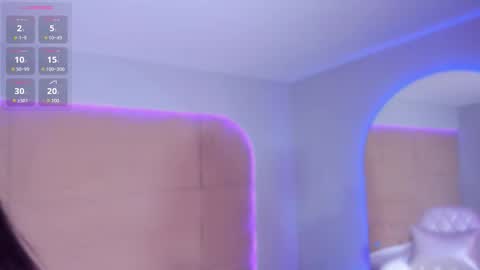 hannahmonttgomery  Help me reach 100 Hands up online show from 11.21.25