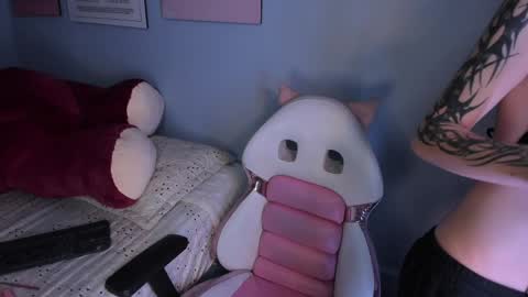 Snapshot of hannahpage chatting on 05.24.26 Hannah online show from 05.24.26