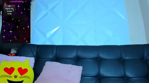 Hanna Independent Model online show from 02.17.25