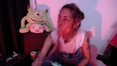 hannaqueen23 online show from 12.22.25