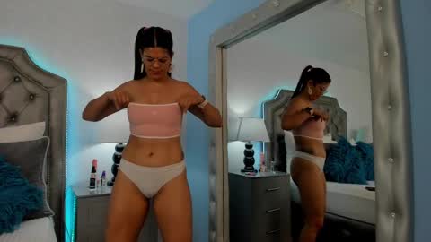 Snapshot of hannaslone chatting on 01.03.25 Hanna Slone online show from 01.03.25