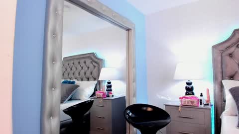 Snapshot of hannaslone chatting on 01.29.25 Hanna Slone online show from 01.29.25