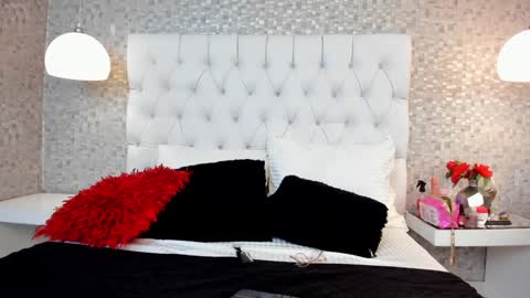 Snapshot of hannaslone chatting on 02.08.25 Hanna Slone online show from 02.08.25