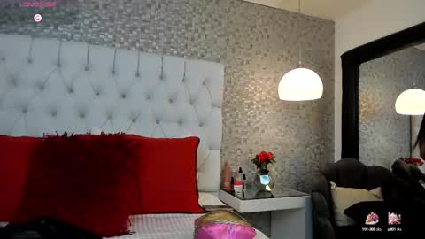 Snapshot of hannaslone chatting on 02.14.25 Hanna Slone online show from 02.14.25