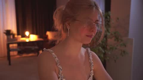 Snapshot of hannasthesia chatting on 01.19.25 Hanna online show from 01.19.25