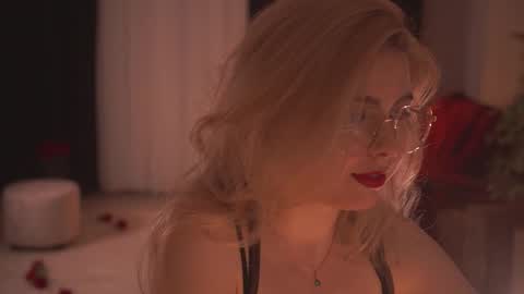 Snapshot of hannasthesia chatting on 02.16.25 Hanna online show from 02.16.25