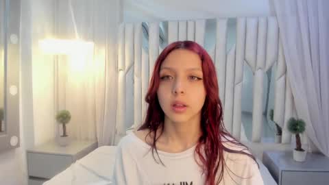 Hanni  online show from 02.16.25