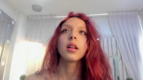 Hanni  online show from 02.16.25