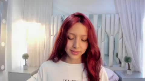 Hanni  online show from 02.16.25
