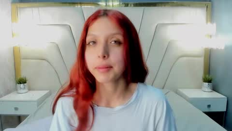 Hanni  online show from 02.18.25