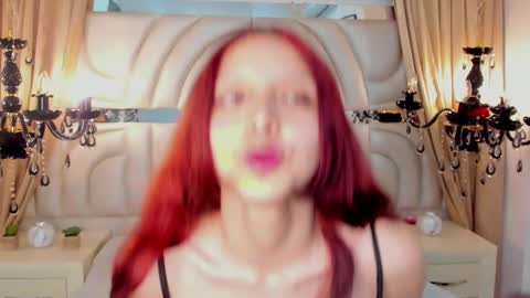 Hanni  online show from 02.20.25