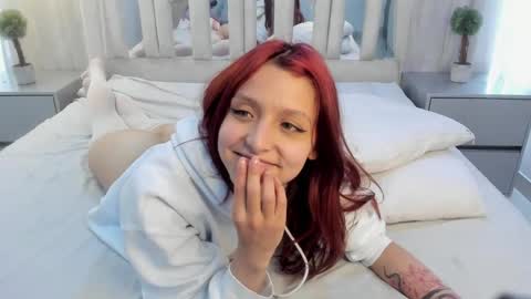 Hanni  online show from 02.25.25