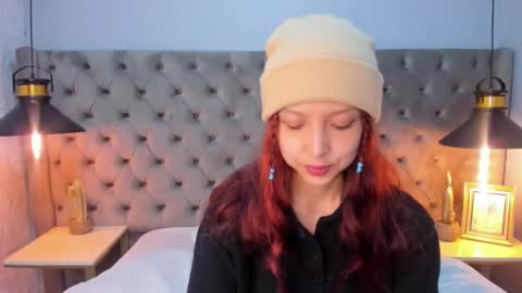 Hanni  online show from 02.28.25