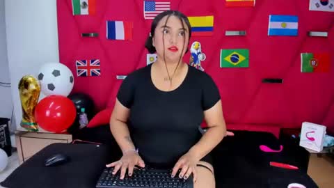 Snapshot of hanny_thomson chatting on 06.14.26 Hanny online show from 06.14.26