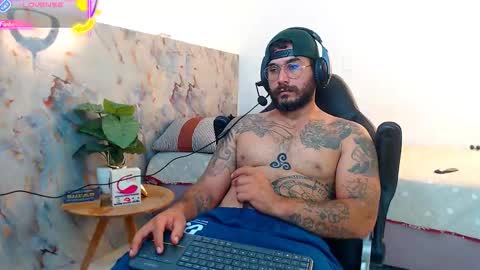 Snapshot of hanz_col chatting on 10.14.25 hanz_col online show from 10.14.25