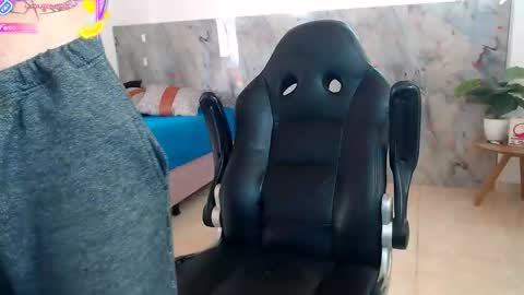 Snapshot of hanz_col chatting on 10.31.25 hanz_col online show from 10.31.25