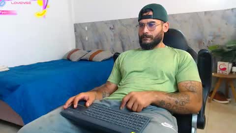 Snapshot of hanz_col chatting on 11.07.25 hanz_col online show from 11.07.25