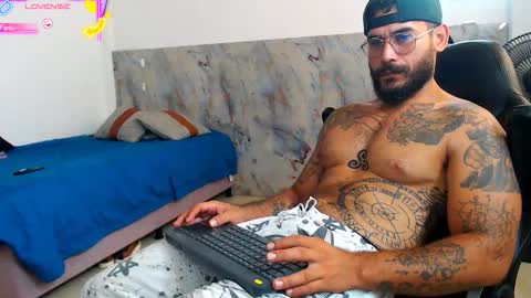 Snapshot of hanz_col chatting on 11.08.25 hanz_col online show from 11.08.25