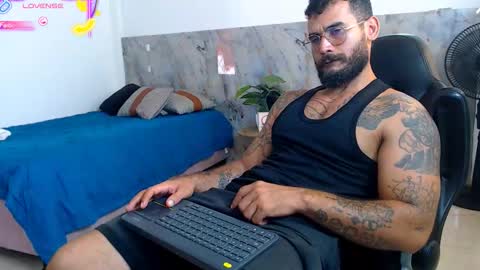 Snapshot of hanz_col chatting on 11.10.25 hanz_col online show from 11.10.25