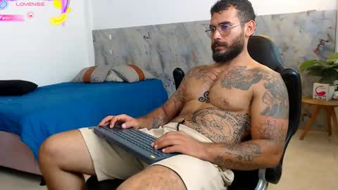 Snapshot of hanz_col chatting on 11.12.25 hanz_col online show from 11.12.25