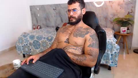 Snapshot of hanz_col chatting on 11.16.25 hanz_col online show from 11.16.25