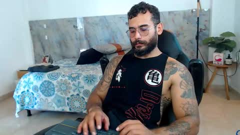 Snapshot of hanz_col chatting on 11.17.25 hanz_col online show from 11.17.25