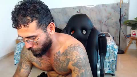 Snapshot of hanz_col chatting on 11.18.25 hanz_col online show from 11.18.25