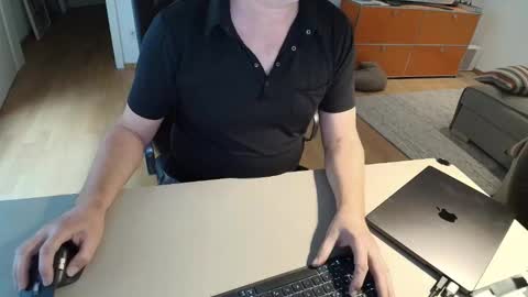 Snapshot of happybugger chatting on 04.12.26 Cum for you online show from 04.12.26
