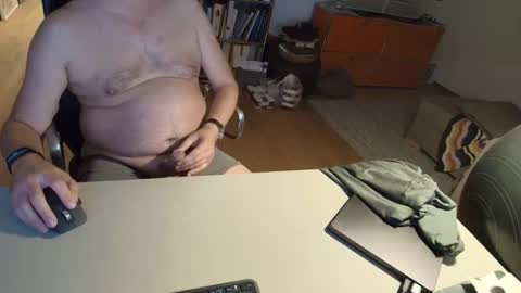 Snapshot of happybugger chatting on 04.19.26 Cum for you online show from 04.19.26