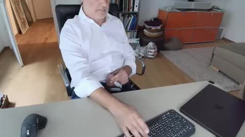 Snapshot of happybugger chatting on 05.06.26 Cum for you online show from 05.06.26