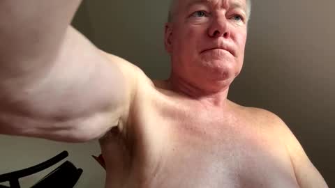 Snapshot of happysierra chatting on 03.11.25 Harry online show from 03.11.25