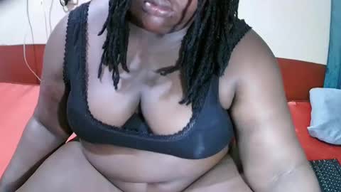 Snapshot of happysonia chatting on 02.10.25 happysonia online show from 02.10.25