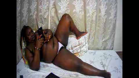 Snapshot of happysonia chatting on 10.24.25 happysonia online show from 10.24.25