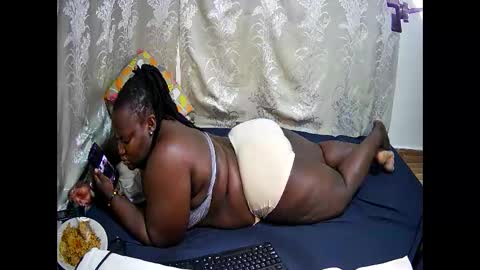 Snapshot of happysonia chatting on 10.30.25 happysonia online show from 10.30.25