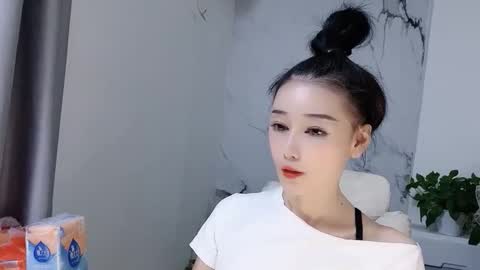 Snapshot of happysweety1688 chatting on 10.04.25 happysweety1688 online show from 10.04.25