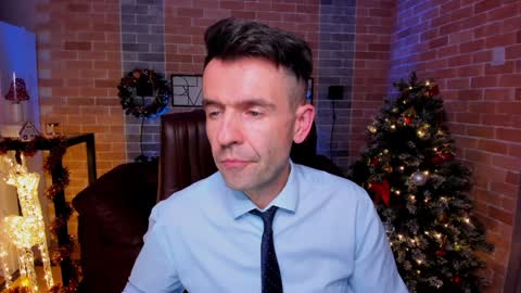 Snapshot of hard_and_juici chatting on 12.23.24 Steve online show from 12.23.24