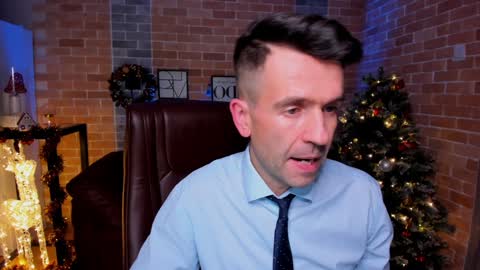 Snapshot of hard_and_juici chatting on 12.23.24 Steve online show from 12.23.24