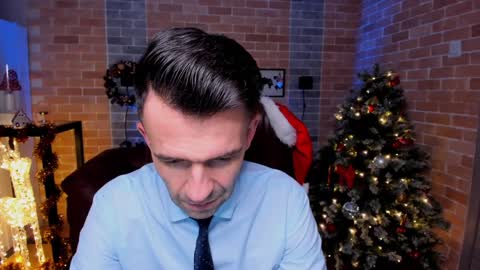 Snapshot of hard_and_juici chatting on 12.24.24 Steve online show from 12.24.24