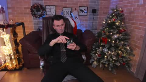 Snapshot of hard_and_juici chatting on 12.25.24 Steve online show from 12.25.24