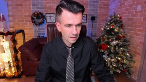 Snapshot of hard_and_juici chatting on 12.25.24 Steve online show from 12.25.24