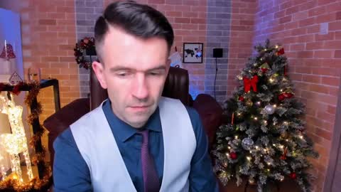 Snapshot of hard_and_juici chatting on 12.26.24 Steve online show from 12.26.24