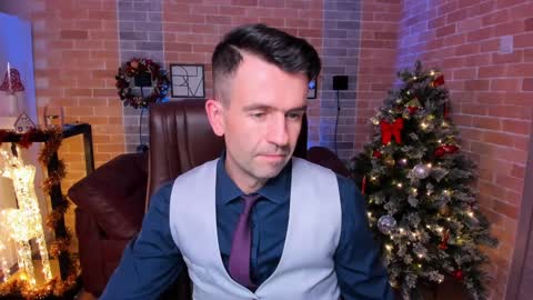 Snapshot of hard_and_juici chatting on 12.26.24 Steve online show from 12.26.24