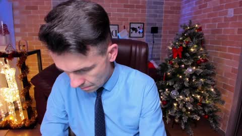 Snapshot of hard_and_juici chatting on 12.28.24 Steve online show from 12.28.24