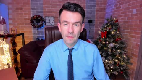 Snapshot of hard_and_juici chatting on 12.28.24 Steve online show from 12.28.24